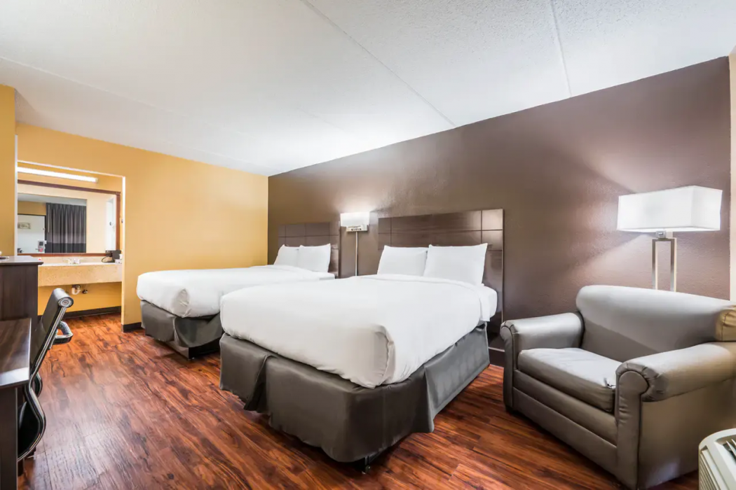 Econo Lodge Columbus near Airport 9/13