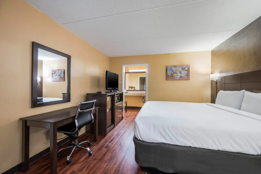 Econo Lodge Columbus near Airport 6/13
