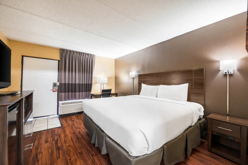 Econo Lodge Columbus near Airport 11/13