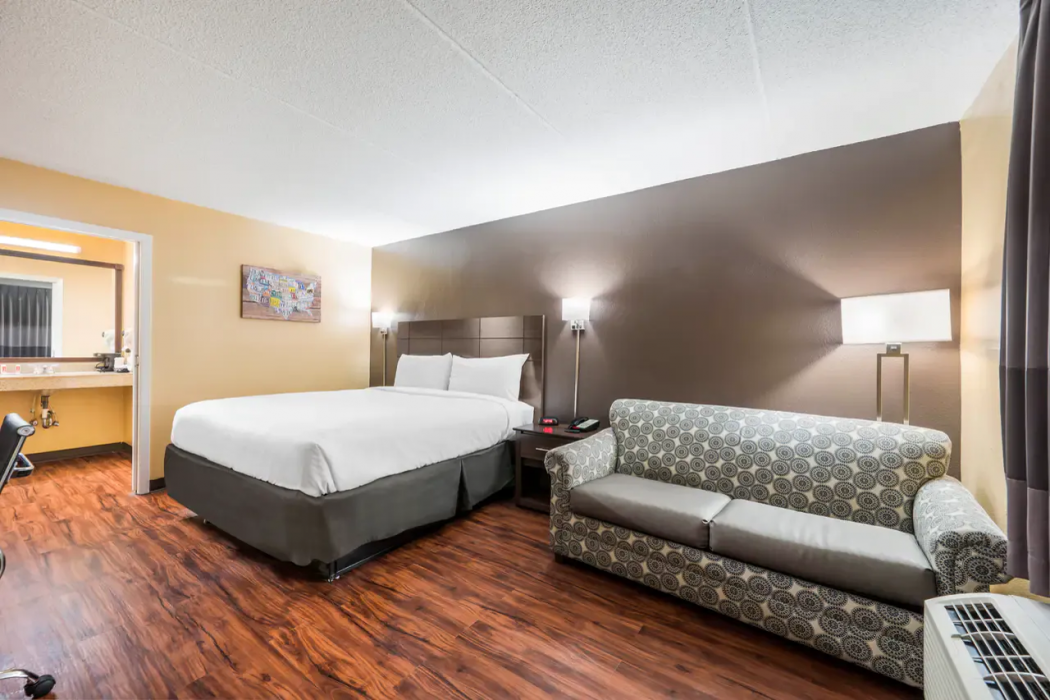 Econo Lodge Columbus near Airport 5/13