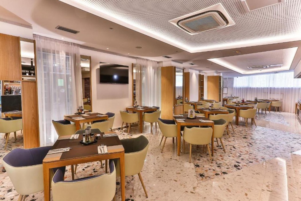 Carine Hotel Centar 35/50