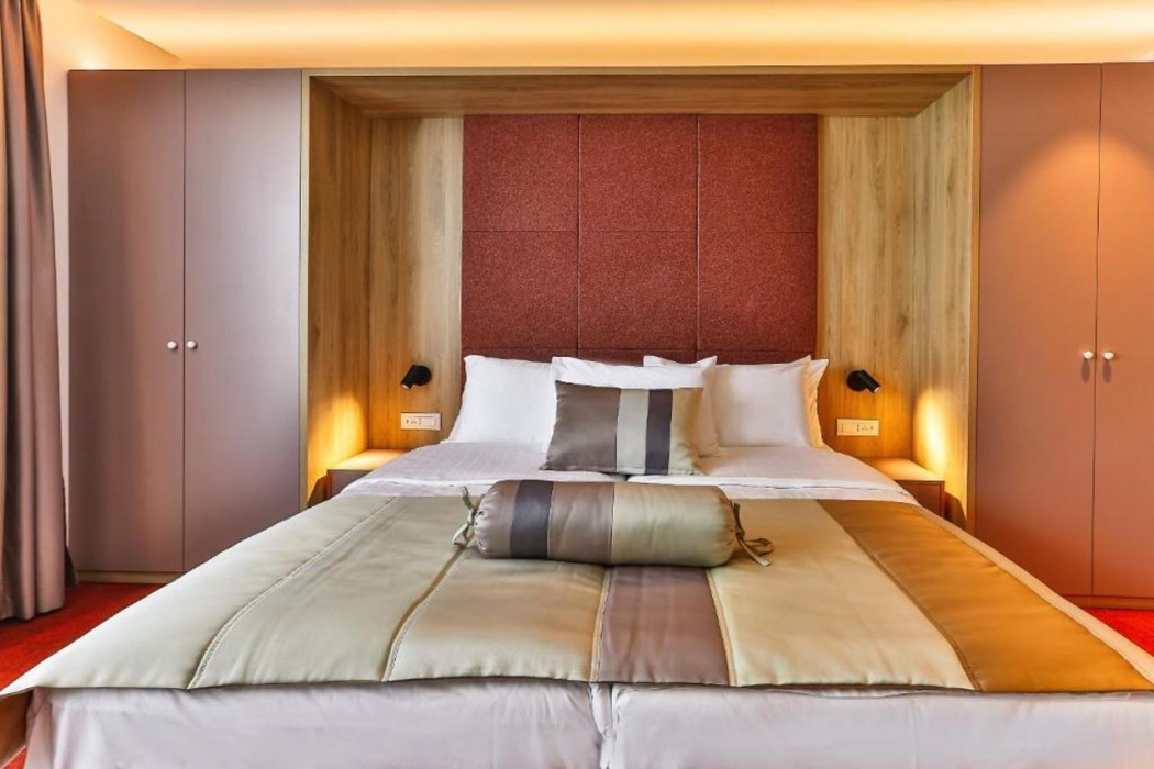 Carine Hotel Centar 10/50
