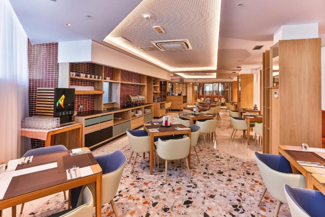 Carine Hotel Centar 36/50