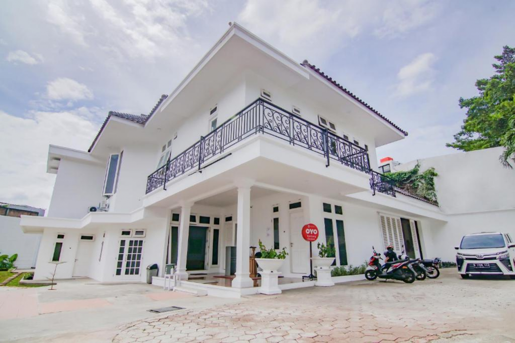 Super OYO 90342 Kemang Garden 6/39