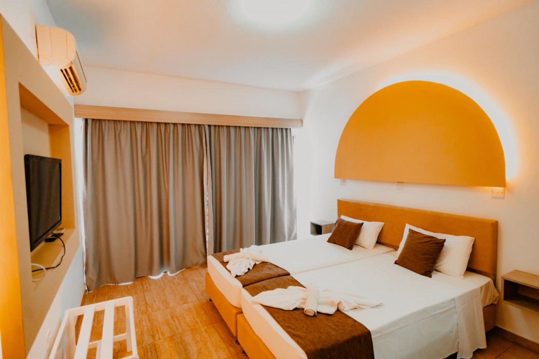 Penelope Beach Hotel 25/77