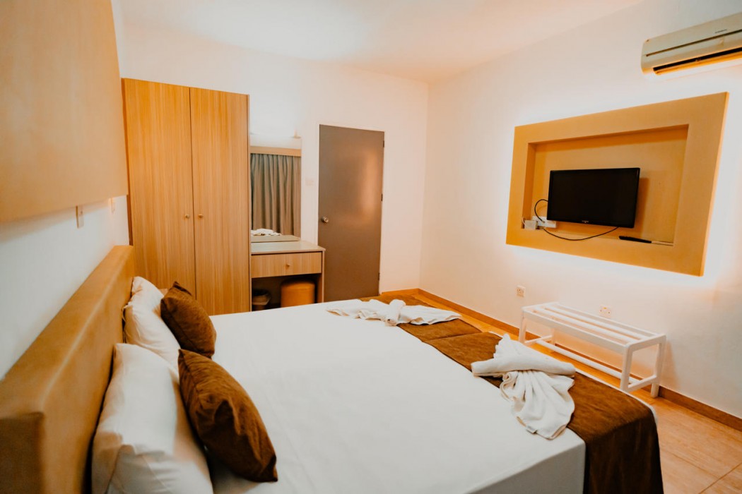 Penelope Beach Hotel 32/77