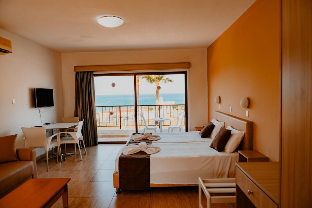 Penelope Beach Hotel 24/77