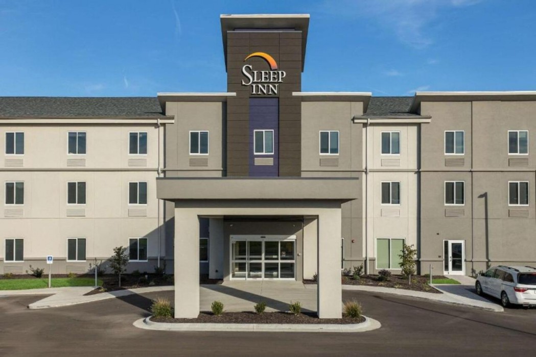 Sleep Inn & Suites Webb City 1/28