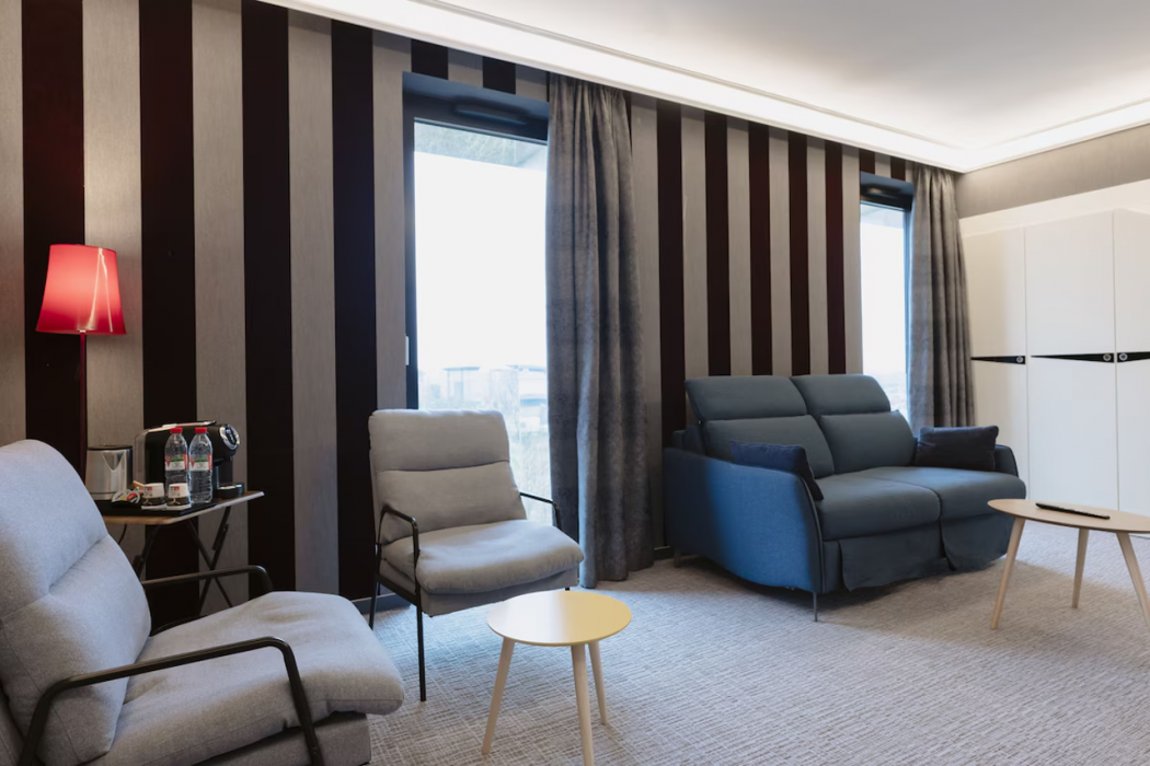 Hotel Dali Val D'Europe Tapestry Collection by Hilton 10/29
