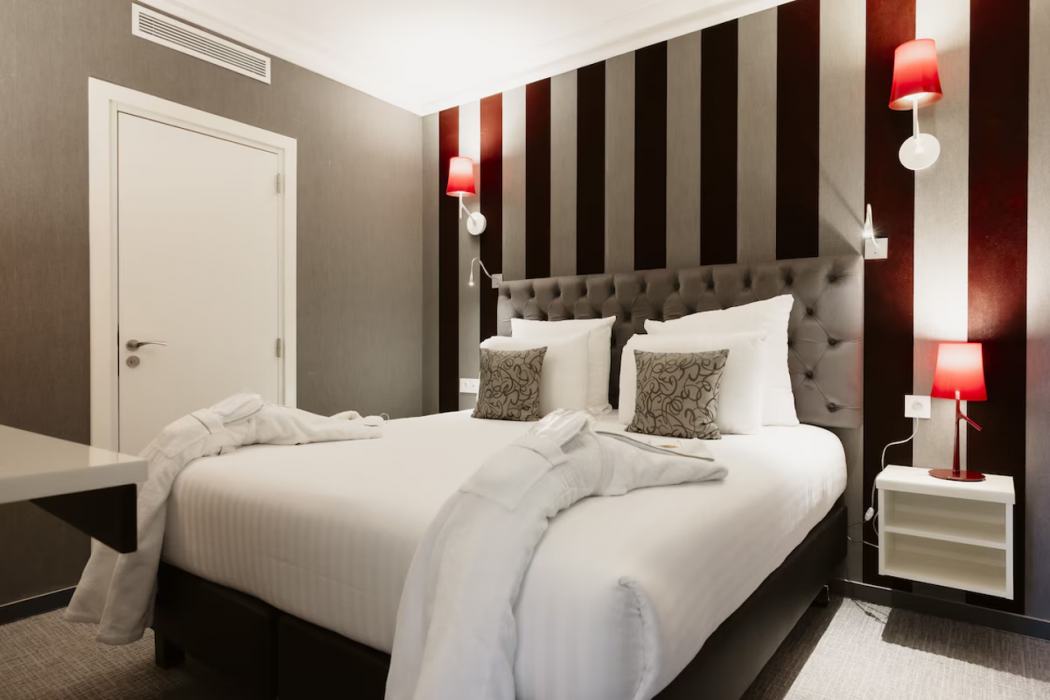Hotel Dali Val D'Europe Tapestry Collection by Hilton 6/29