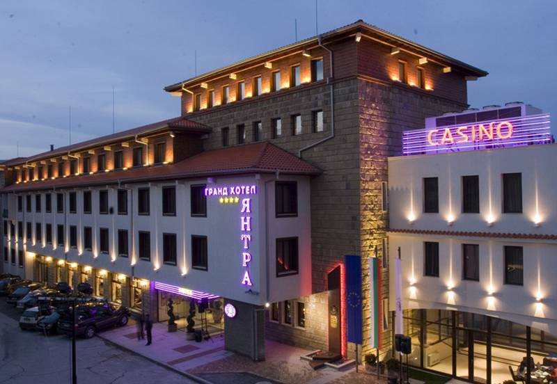 Yantra Grand Hotel 2/57