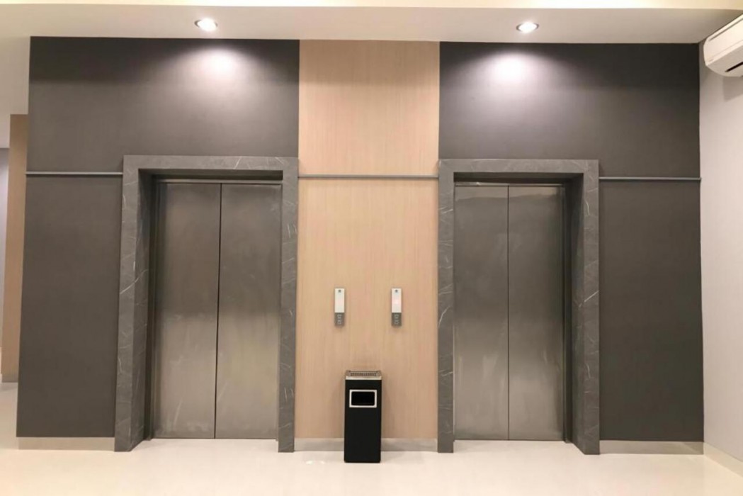 Front One Hotel Gresik 15/25