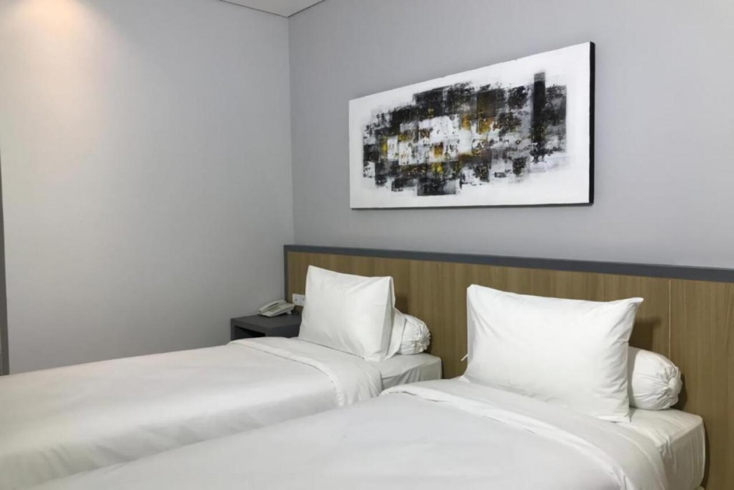 Front One Hotel Gresik 6/25
