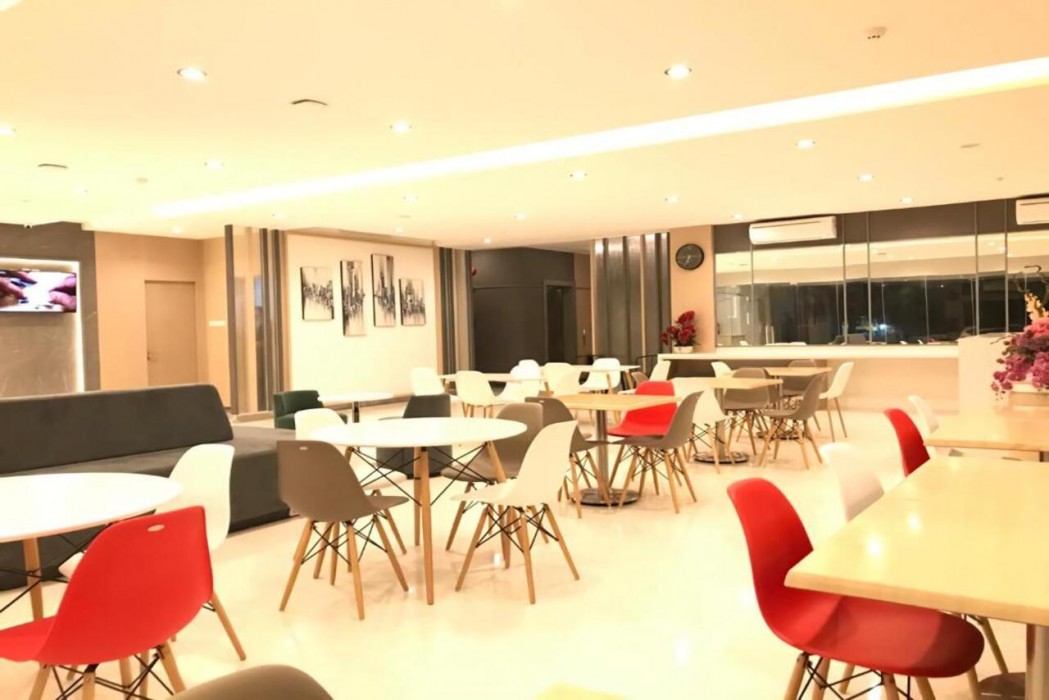 Front One Hotel Gresik 16/25