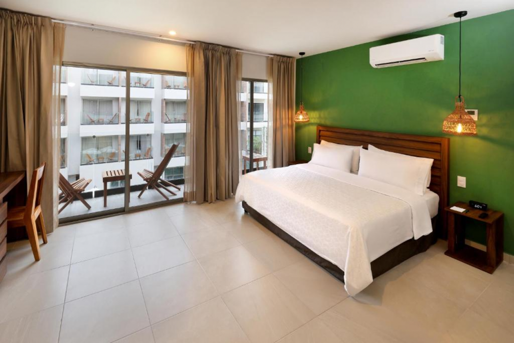 Holiday Inn Tulum 12/71