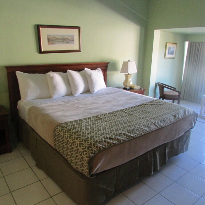 Village Cay 4/41