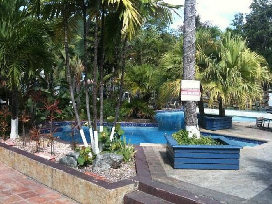 Village Cay 20/41