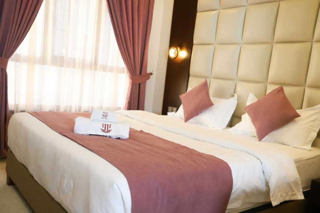 Paris Plaza Hotel 12/62