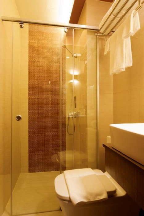 Vivien's Hotel 11/51