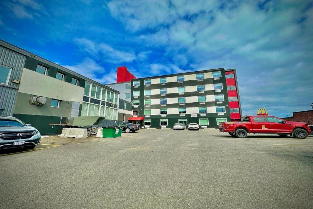 Quality Inn & Suites Thunder Bay Downtown 1/2