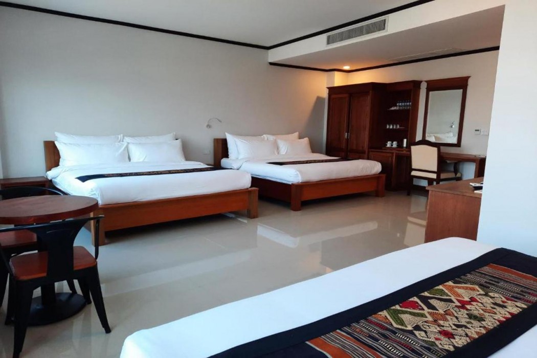 Sisombat Plaza Hotel 16/71