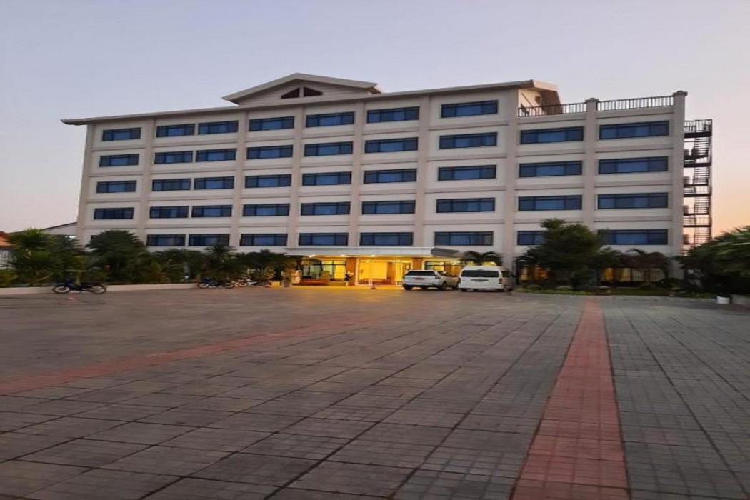 Sisombat Plaza Hotel 2/71