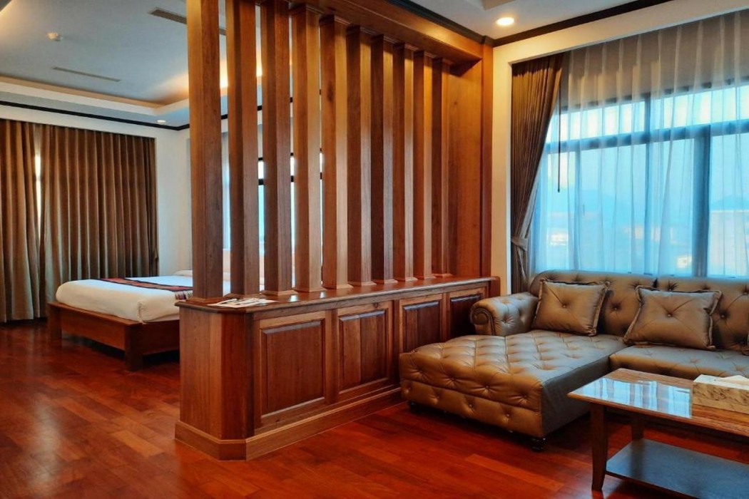 Sisombat Plaza Hotel 17/71