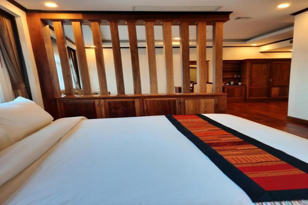 Sisombat Plaza Hotel 15/71