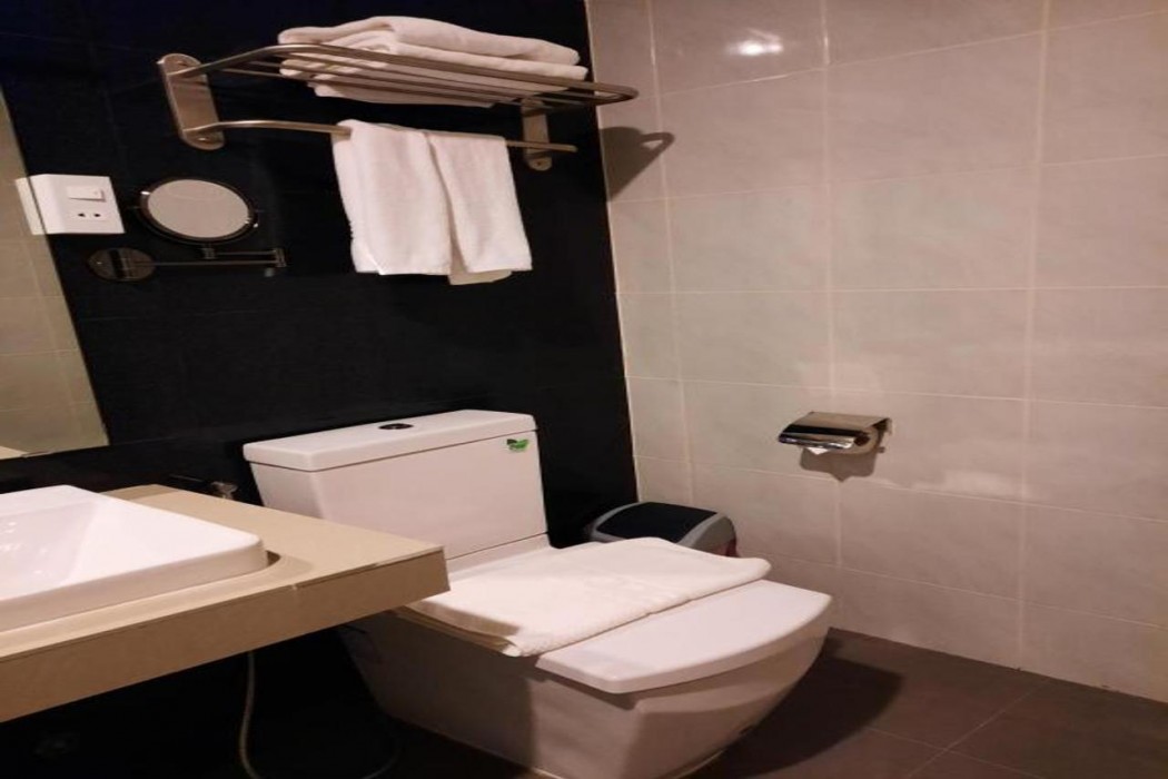 Sisombat Plaza Hotel 12/71