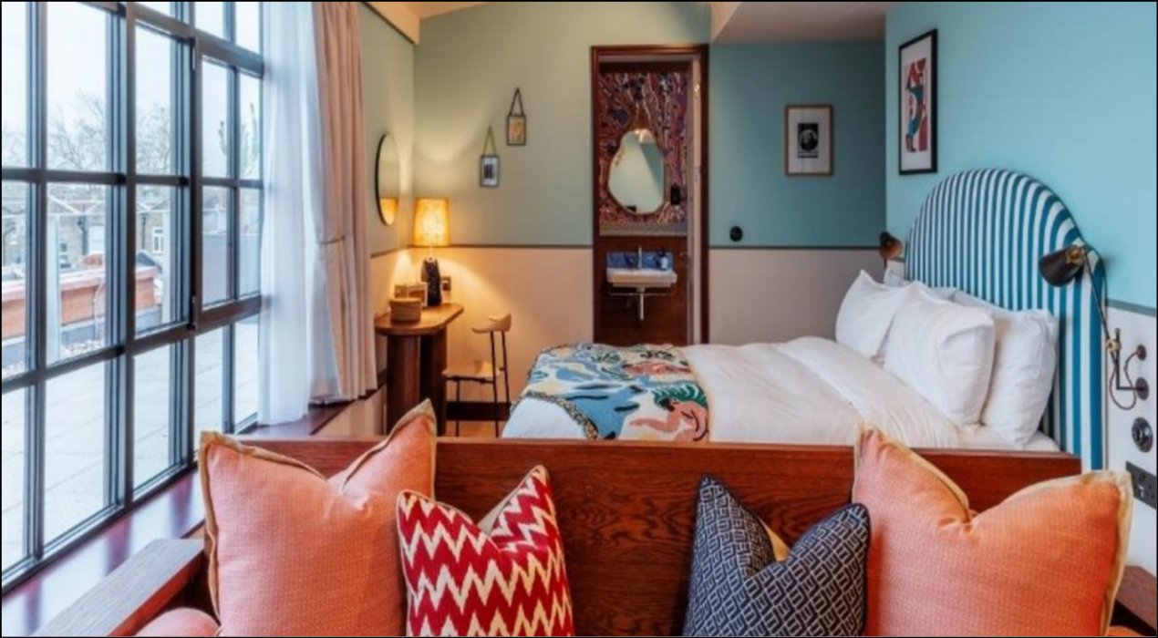 Room at Second Nature Chiswick, LONDON