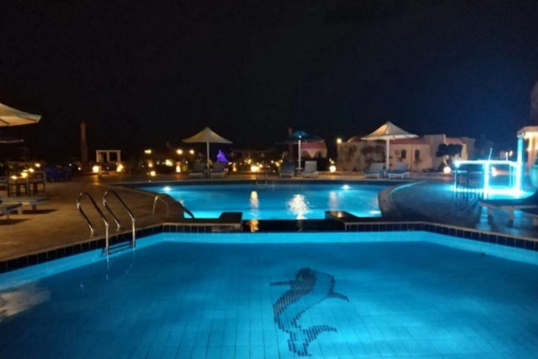 Dolphin Continental Hotel 30/59