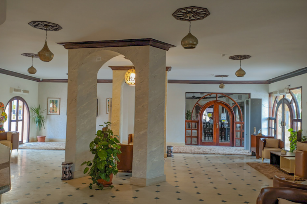 Dolphin Continental Hotel 6/59
