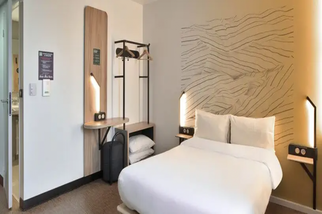 B&B Hotel Dreux Nord 8/23