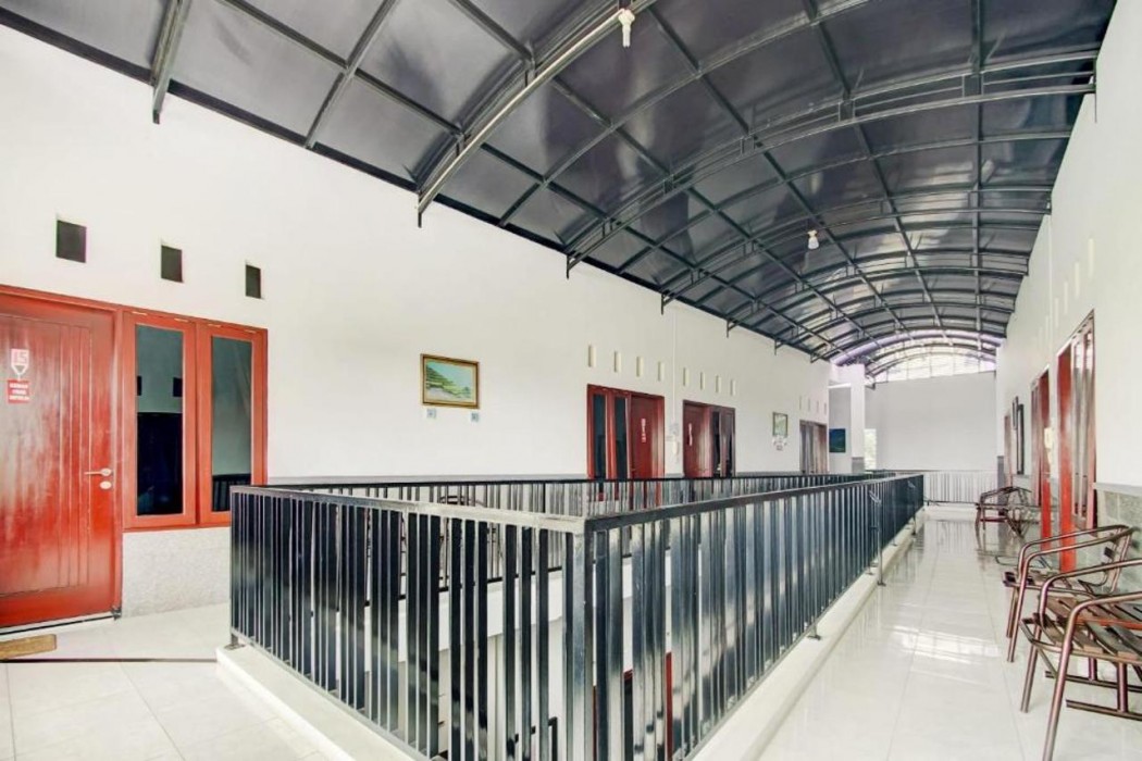 Super OYO Capital O 90151 Guest House 180 6/30