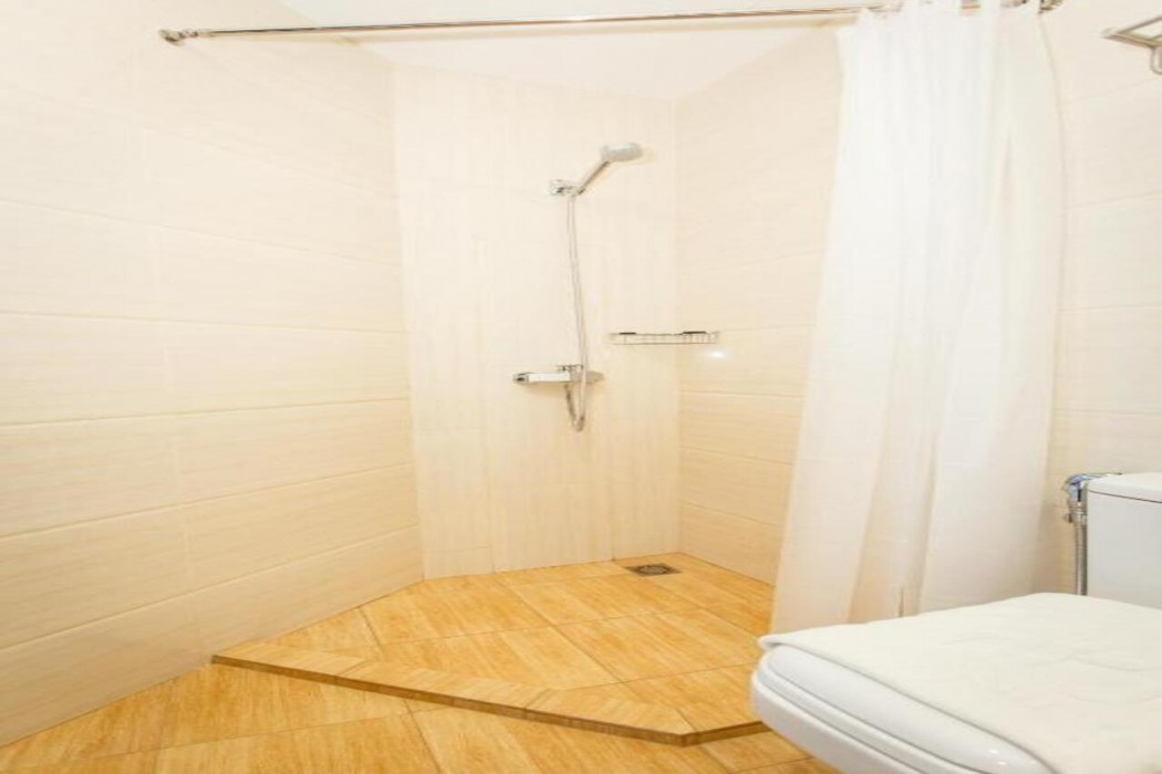 Lintas Platinum Hotel 6/59