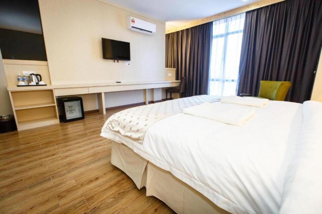 Lintas Platinum Hotel 9/59
