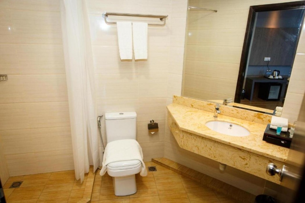 Lintas Platinum Hotel 7/59