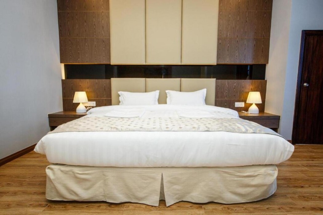 Lintas Platinum Hotel 8/59