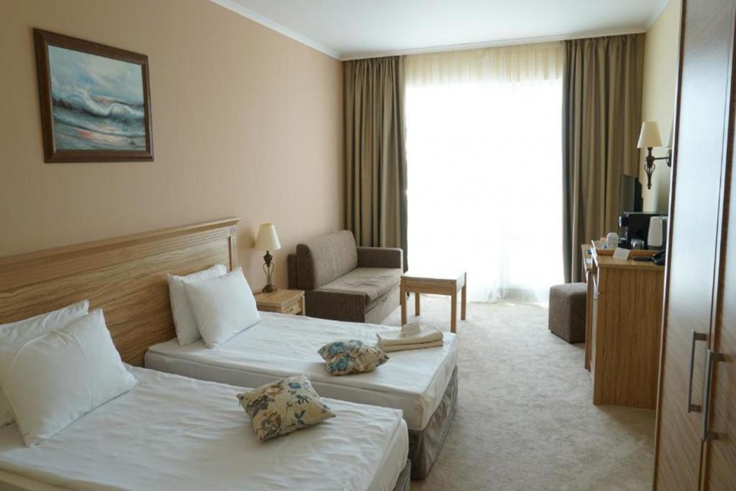 DIT Evrika Beach Club Hotel 12/68