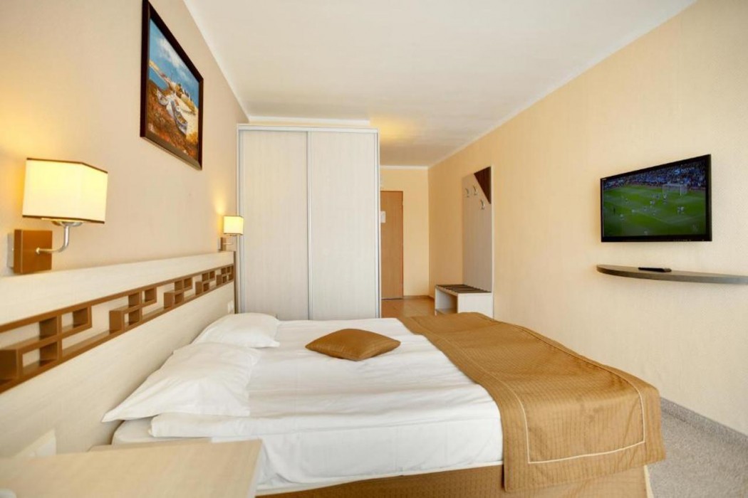 DIT Evrika Beach Club Hotel 10/68