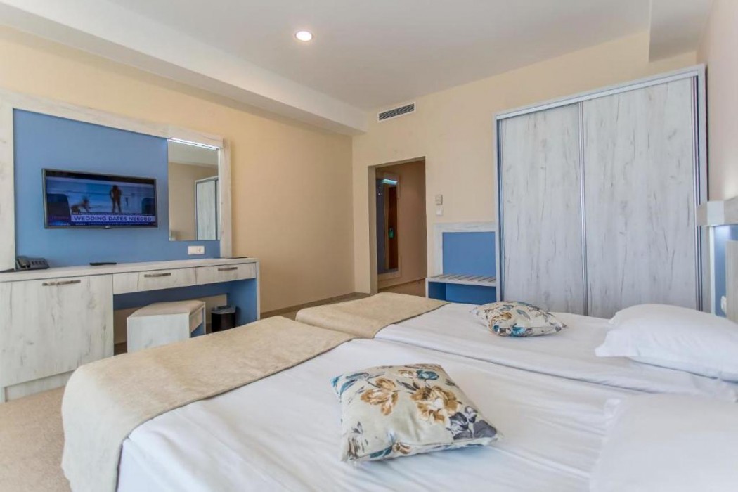 DIT Evrika Beach Club Hotel 13/68