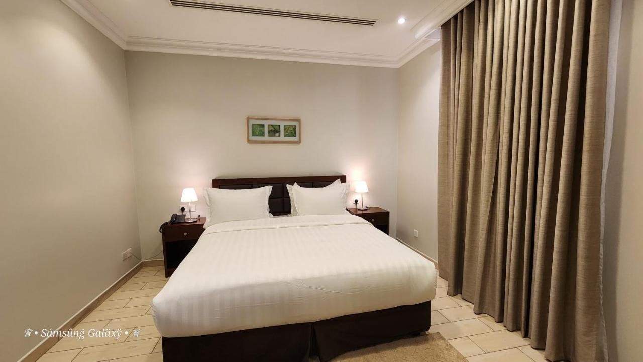 1 BEDROOM BATHROOM