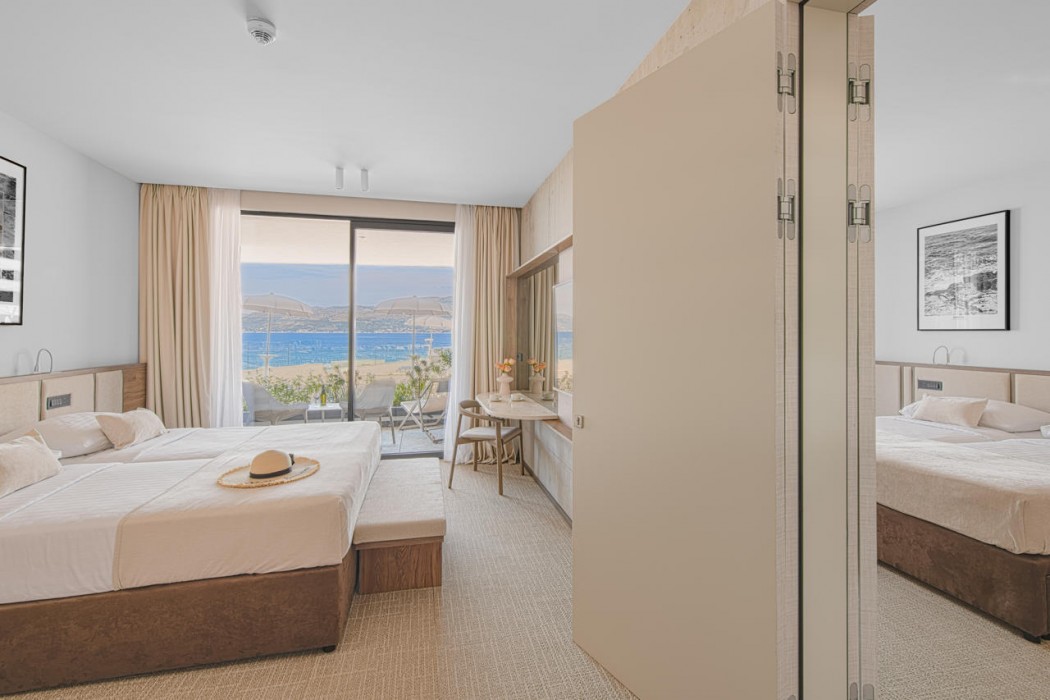 Grand Hotel View 13/86