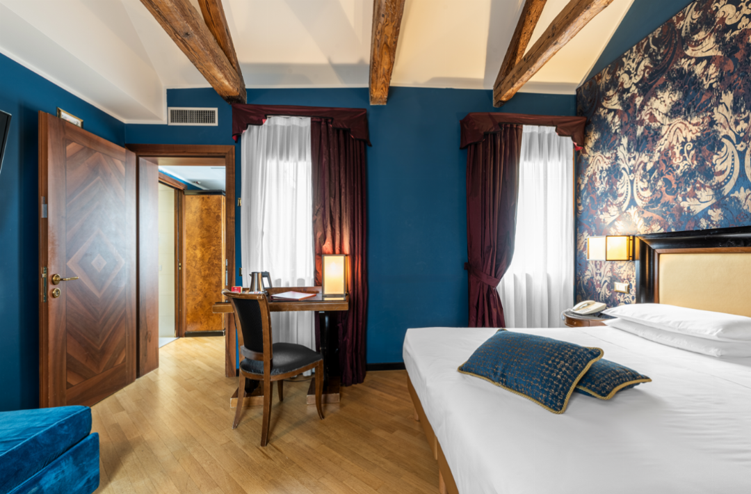 QUADRUPLE ROOM COURTYARD VIEW