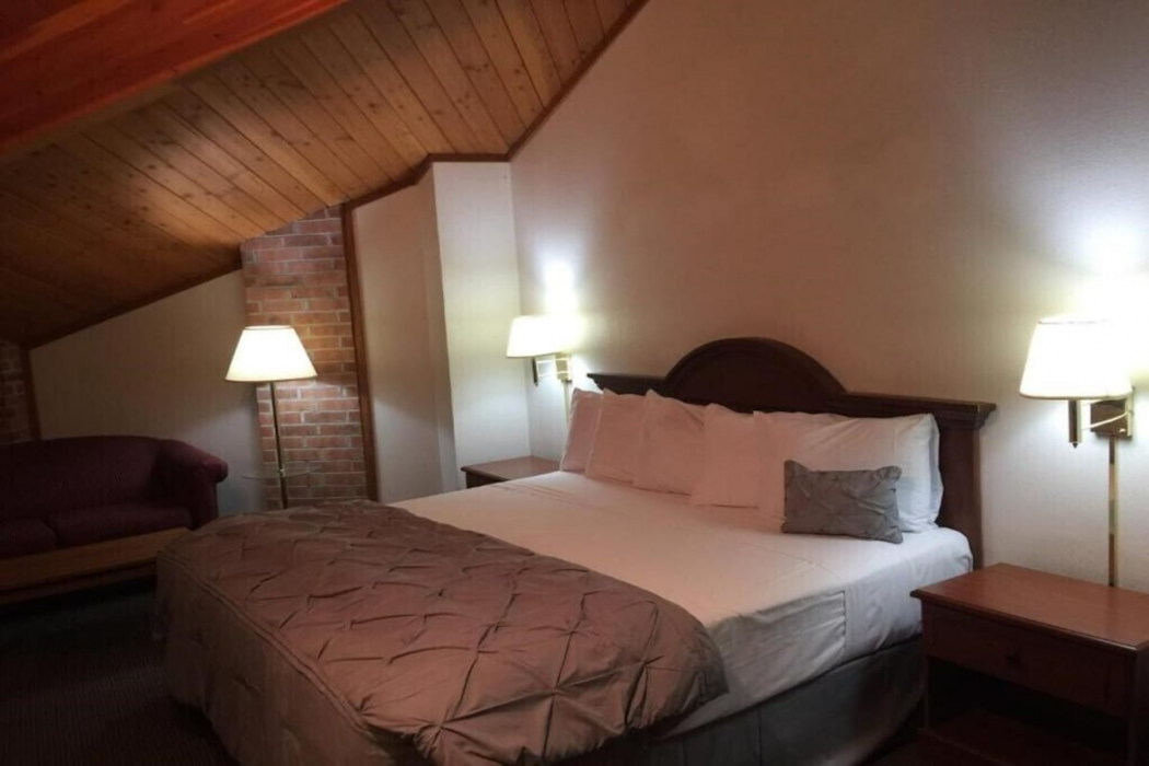 Capital O Amerihost Inn and Suites Fulton Hwy 54 MO 12/63