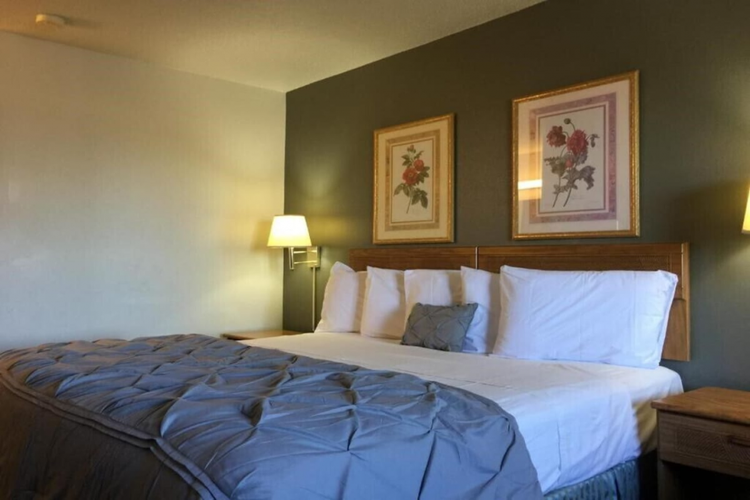 Capital O Amerihost Inn and Suites Fulton Hwy 54 MO 13/63