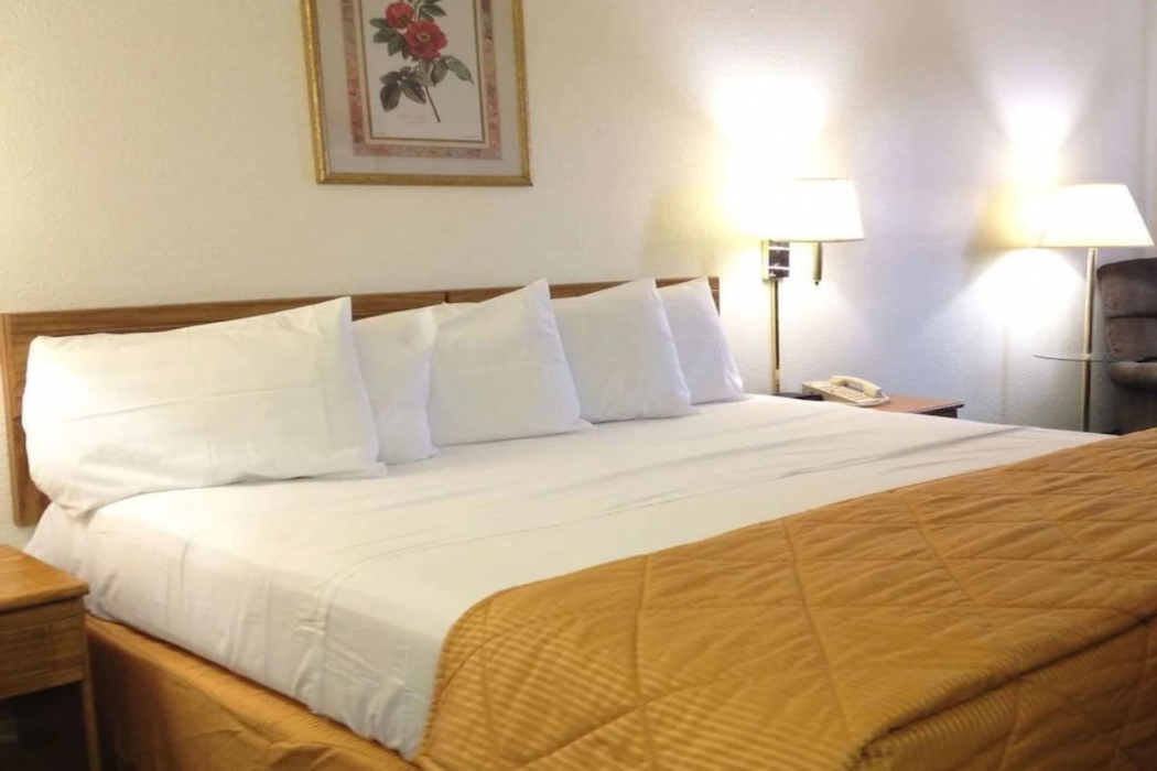 Capital O Amerihost Inn and Suites Fulton Hwy 54 MO 11/63