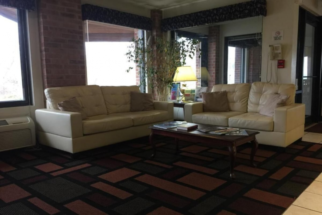 Capital O Amerihost Inn and Suites Fulton Hwy 54 MO 37/63