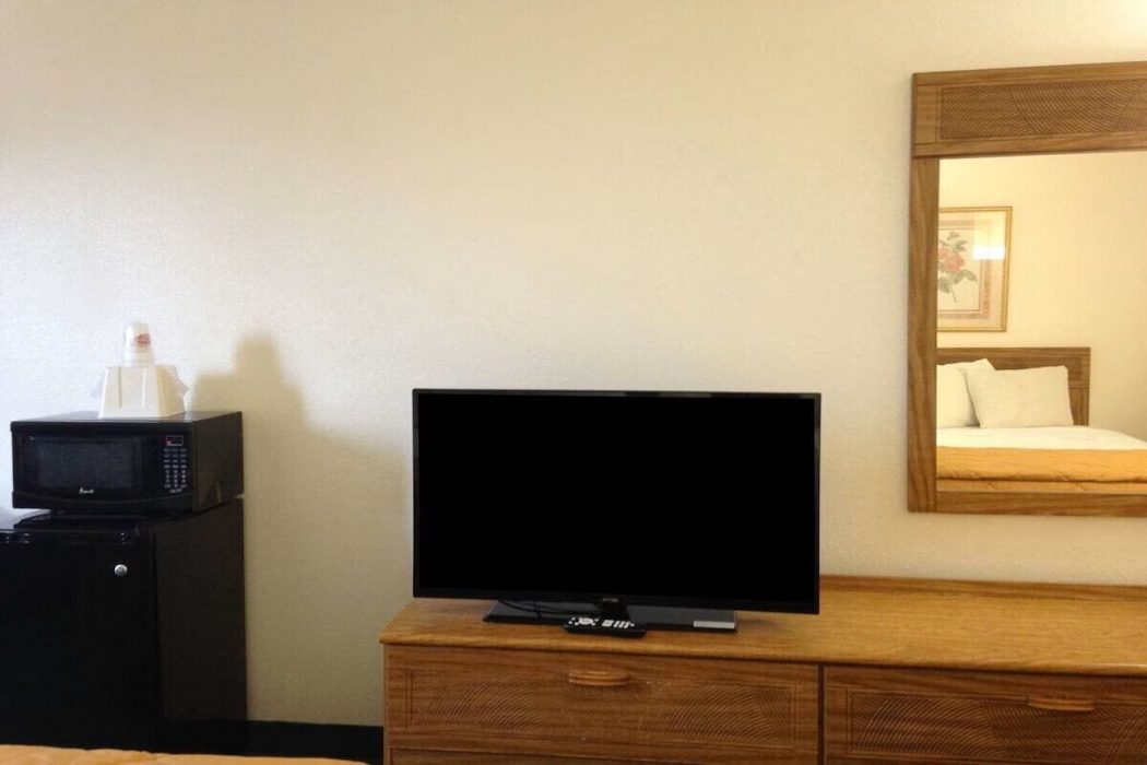 Capital O Amerihost Inn and Suites Fulton Hwy 54 MO 33/63