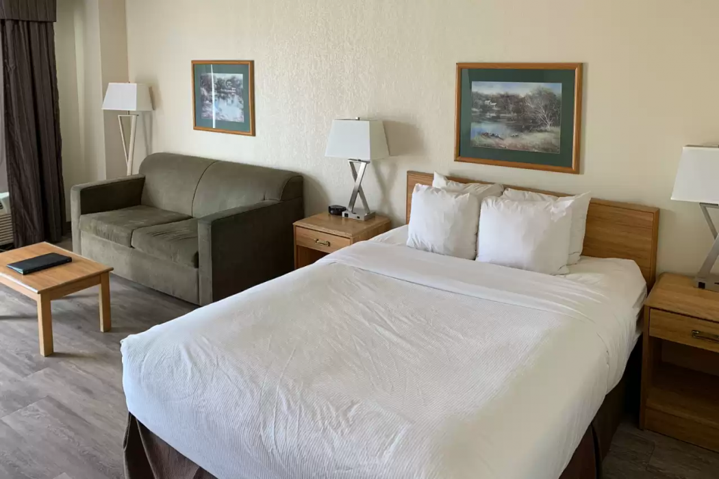 Rodeway Inn Edson AB 10/25